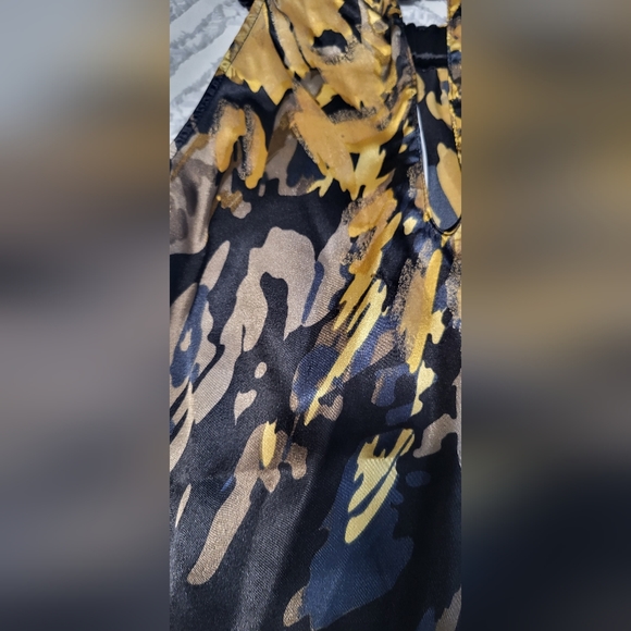 T Tahari Bare Shoulder Black and Gold Blouse - Picture 5 of 9